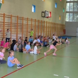 W piątek ostatniego dnia IV turnusu dzieci odwiedziły nakielskich Strażaków oraz wzięły udział w zawodach sportowych w hali sportowe w Nakle Śląskim