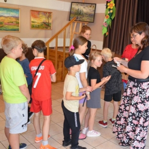 W piątek ostatniego dnia IV turnusu dzieci odwiedziły nakielskich Strażaków oraz wzięły udział w zawodach sportowych w hali sportowe w Nakle Śląskim