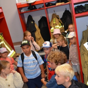 W piątek ostatniego dnia IV turnusu dzieci odwiedziły nakielskich Strażaków oraz wzięły udział w zawodach sportowych w hali sportowe w Nakle Śląskim