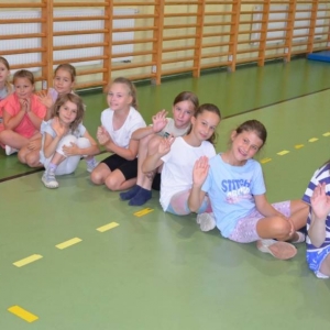 W piątek ostatniego dnia IV turnusu dzieci odwiedziły nakielskich Strażaków oraz wzięły udział w zawodach sportowych w hali sportowe w Nakle Śląskim