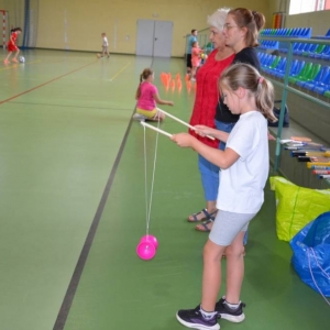 W piątek ostatniego dnia IV turnusu dzieci odwiedziły nakielskich Strażaków oraz wzięły udział w zawodach sportowych w hali sportowe w Nakle Śląskim