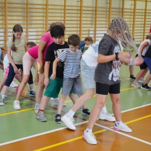 W piątek ostatniego dnia IV turnusu dzieci odwiedziły nakielskich Strażaków oraz wzięły udział w zawodach sportowych w hali sportowe w Nakle Śląskim