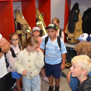 W piątek ostatniego dnia IV turnusu dzieci odwiedziły nakielskich Strażaków oraz wzięły udział w zawodach sportowych w hali sportowe w Nakle Śląskim