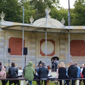 Koncert letni w świerklanieckim parku, podczas którego wystąpił zespół Winyl Band