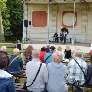 Koncert letni w świerklanieckim parku, podczas którego wystąpił zespół Winyl Band