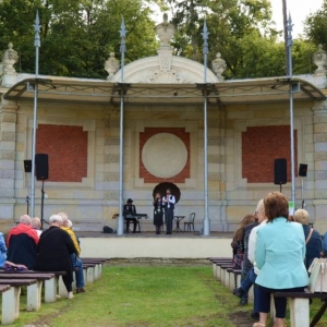 Koncert letni w świerklanieckim parku, podczas którego wystąpił zespół Winyl Band