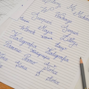 Warsztaty wakacyjne zabawa z kaligrafią