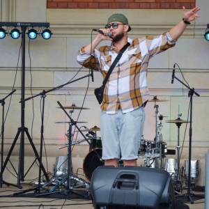 Występ rapera o pseudonimie Rav Rebel