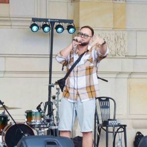 Występ rapera o pseudonimie Rav Rebel