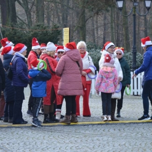 Uczestnicy Biegu Mikołajkowego.