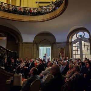 Publiczność podczas prelekcji w Pałacu Kawalera w Świerklańcu.