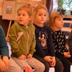Zdjęcie przedstawia uczestników  zimowiska.