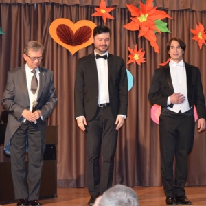 Zdjęcie przedstawia zaproszonych artystów na koncert pt. Wieczór z romansami rosyjskimi.