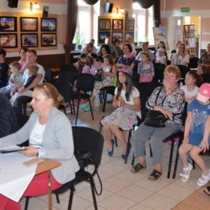 Zdjęcie przedstawia Jury oraz publiczność i uczestników konkursu