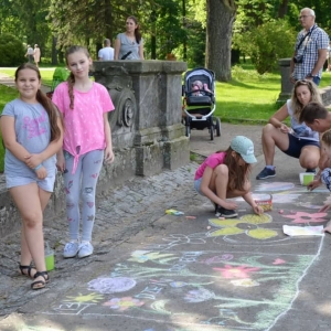 Zdjęcie przedstawia uczestników Dnia Dziecka 