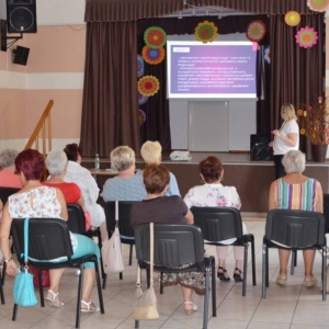 Zdjęcie przedstawia uczestników warsztatów dla Seniorów