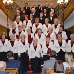 Zdjęcie przedstawia koncert chóru Jutrzenka z okazji XI Świerklanieckich Spotkań Chóralnych w Pałacu Kawalera
