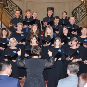 Zdjęcie przedstawia koncert chóru  Fresco z Tarnowskich Gór na XI Świerklanieckich Spotkaniach Chóralnych w Pałacu Kawalera