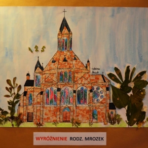 Zdjęcie przedstawia pracę konkursową plastyczną pt. Kościół w Nakle Śląskim – PIĘKNO ARCHITEKTURY I DETALI - Wyróżnienie: Rodz. Mrozek